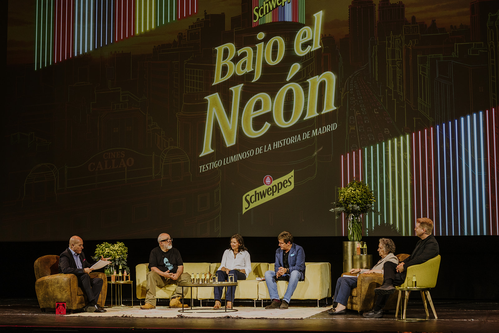 Suntory Beverage & Food Iberia celebra “Bajo el Neón de Schweppes®”, un homenaje al luminoso más icónico de Madrid
